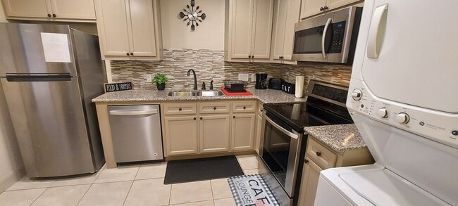 Building Photo - 3340 Blodgett St Unit 3340