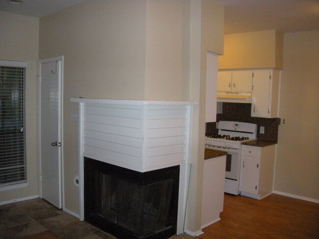 Photo - HYDE PARK TERRACE - NORTH CAMPUS - PRIVATE UPDATED 1 BEDROOM FOR AUGUST 2026 PRE-LEASE