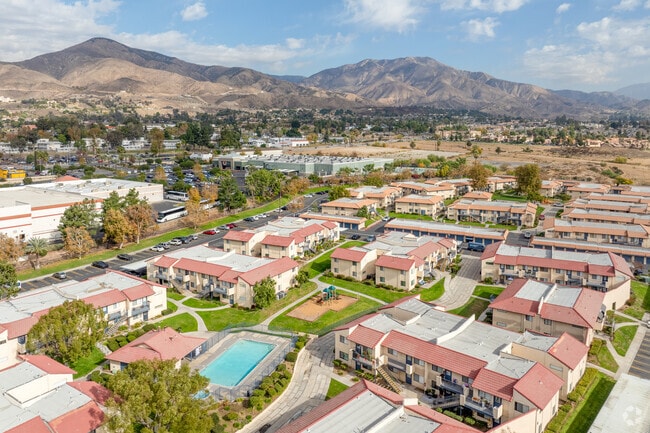 Building Photo - Victoria Village Rental