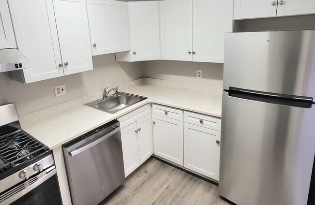 Commonwealth Terrace Apartments - Commonwealth Terrace Apartments