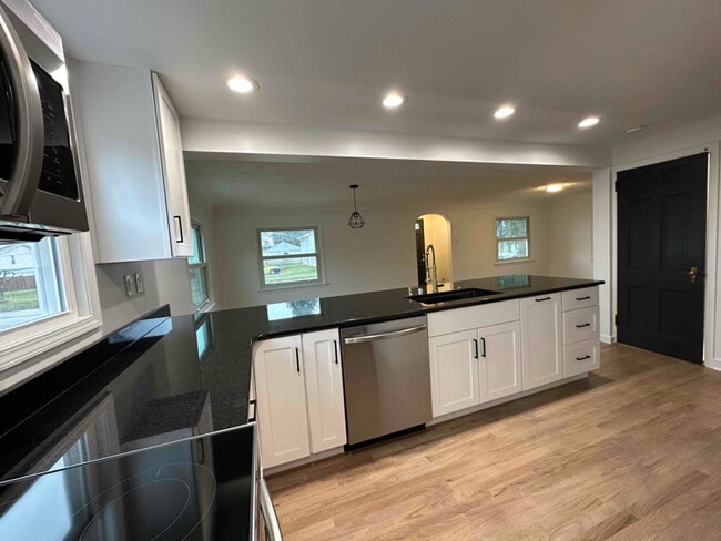 Photo - 499 Bridge St