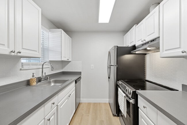 Building Photo - CentrePointe Apartments