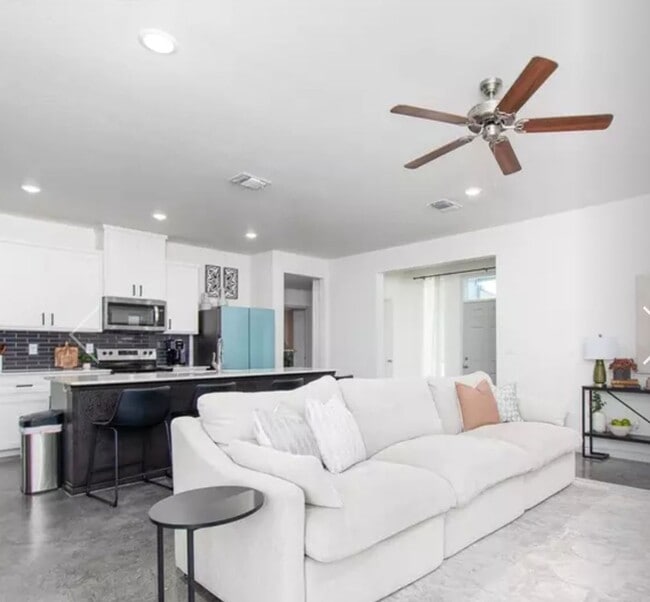 Photo - Beautiful 4 Bedroom 2 Bath Home for Rent