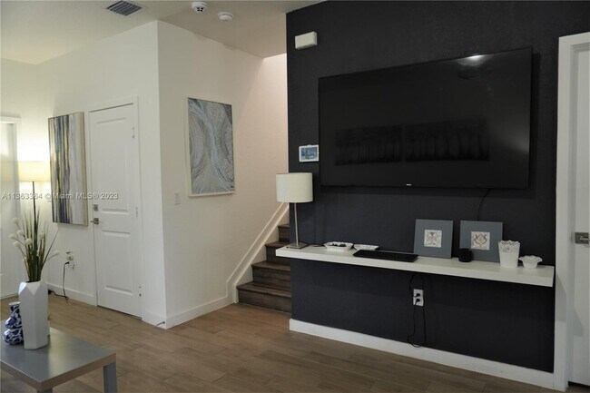 Photo - 864 SE 17th Ct