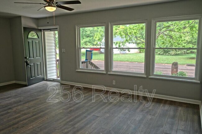 Photo - 2927 Holiday Dr SW