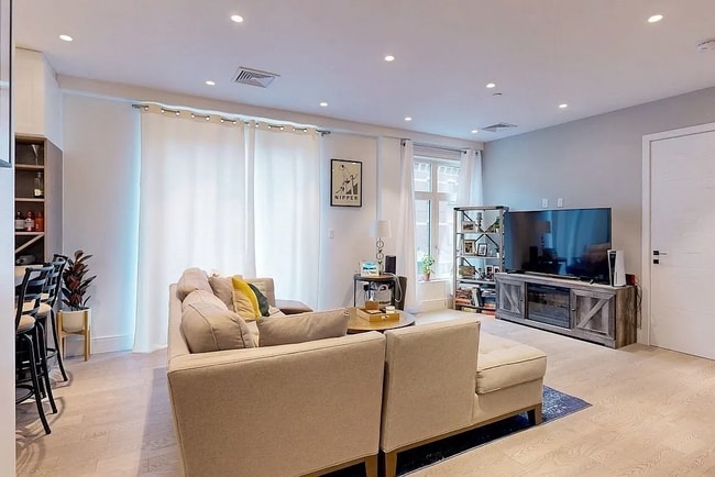 Building Photo - lnblok