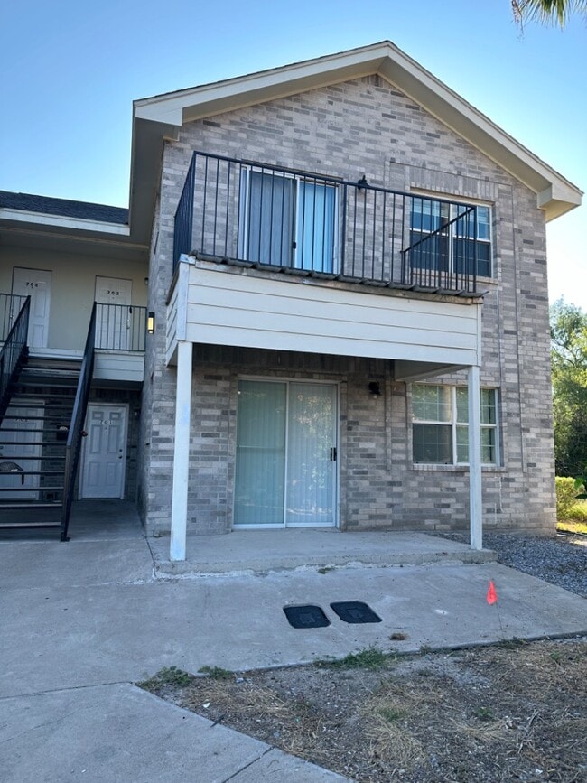 Building Photo - 1521 Oasis Dr Rental
