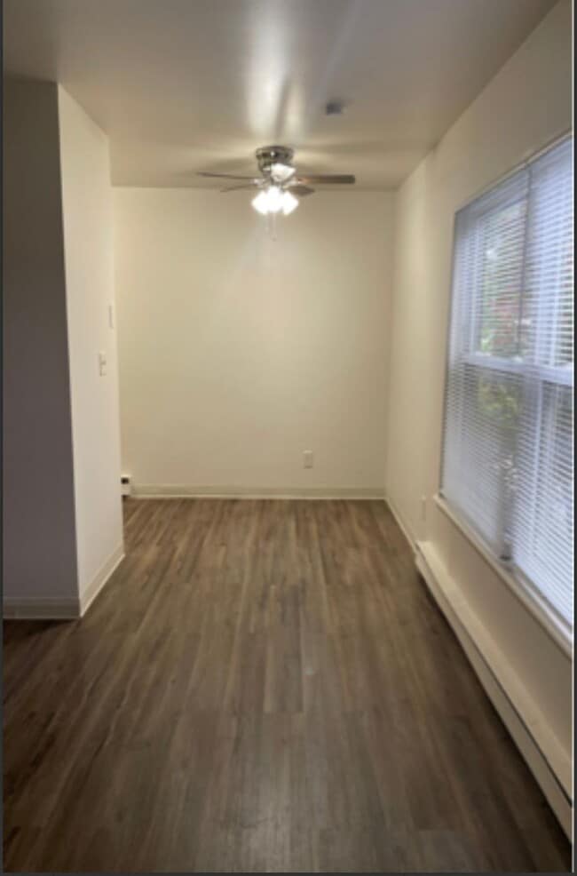 Photo - Large 2 bedroom apartment with washer/dryer hookup Unidad 1459-B