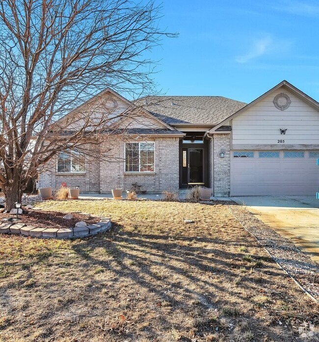 Building Photo - Frederick 3 bedrrom with new kitchen, new ... Rental