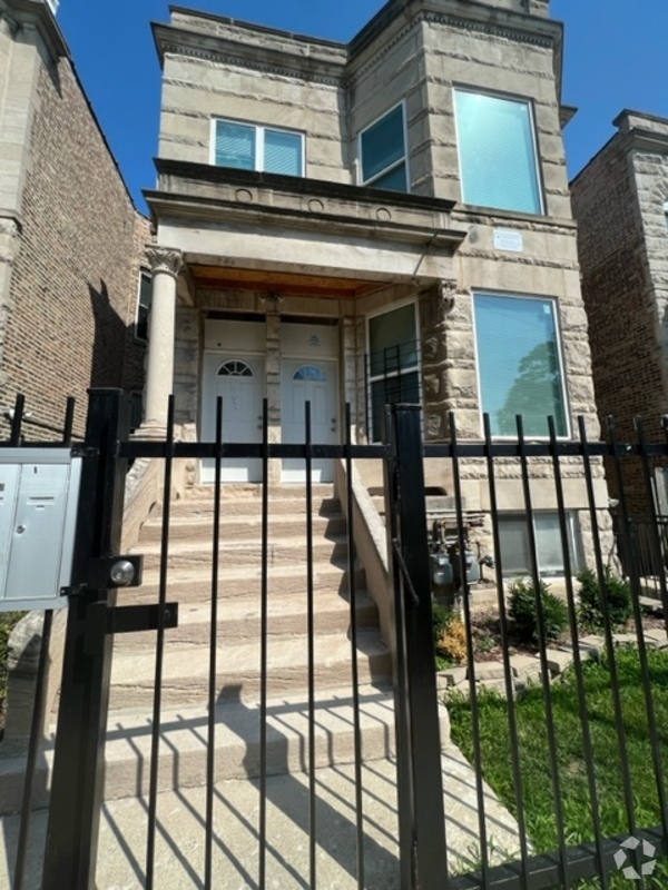 Building Photo - 1529 S Central Park Ave Rental