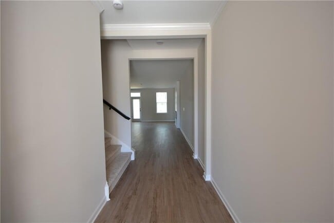 Photo - 1147 Lucan Ln