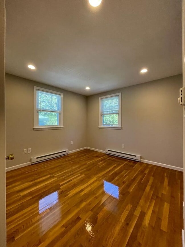 19-21-21 Orient Ave Unit 21