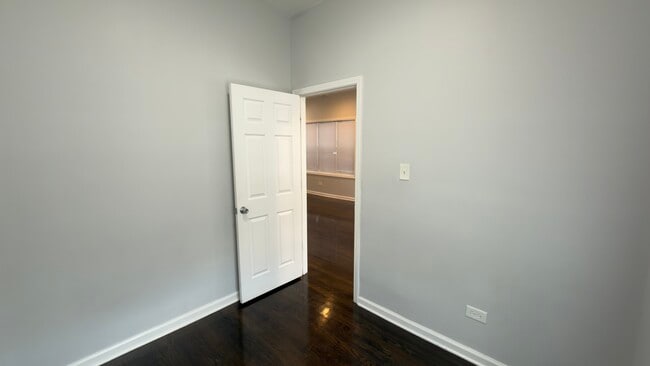 Photo - 1344 E 72nd Pl Unidad 2