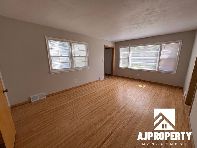 Photo - 633 N Menlo Ave