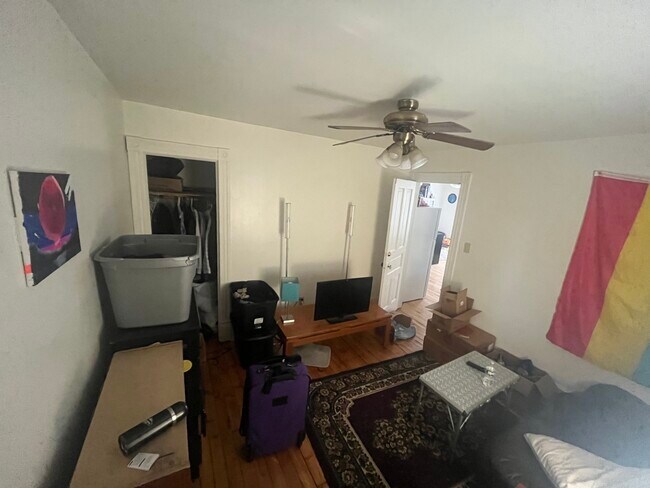 Bedroom 1 - 87 Riverside Dr Unidad 2