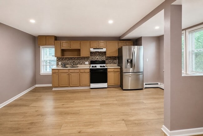 Building Photo - 128 Trenton St Unit 3