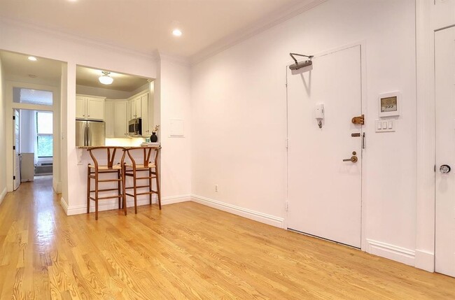 Photo - 1122 Hudson St Unit 2B