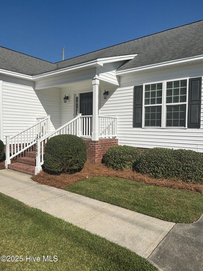 Photo - 2585 Forbes Ave