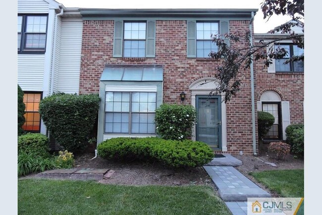 Photo - 216 Hampshire Ct Townhome