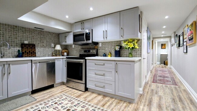 Photo - 23 Howland Rd Unit 2