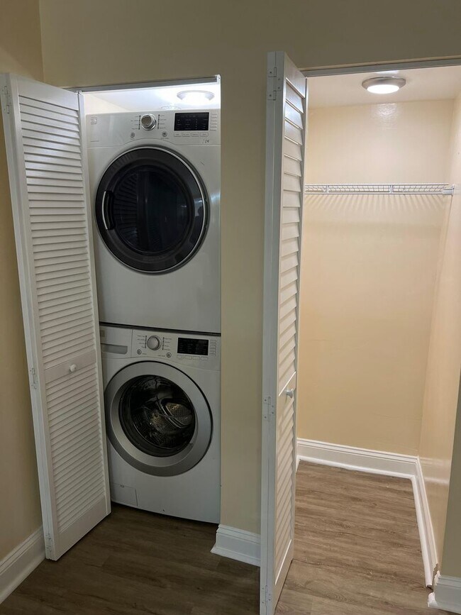 Photo - 2705 Riverside Ave Unidad 2705 Riverside Ave