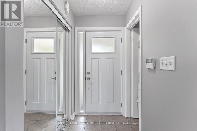 Photo - 2412 Baintree Crescent