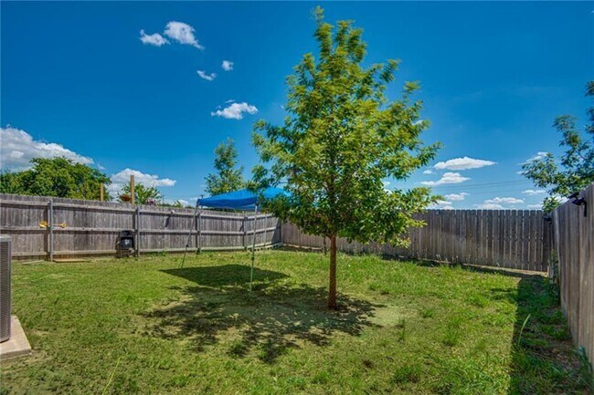 Photo - 137 Lakeview Ct