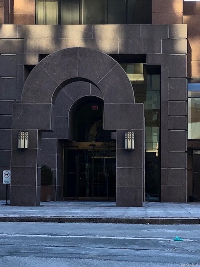 Photo - 4 Martine Ave Unidad 408