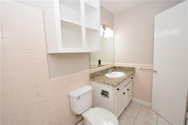 Photo - 2404 Longview St Unit 103
