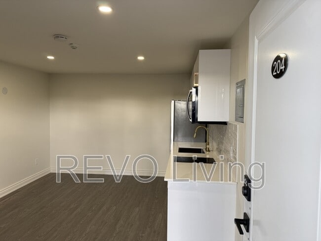 Photo - 7800 Lundy's Ln Unit 204