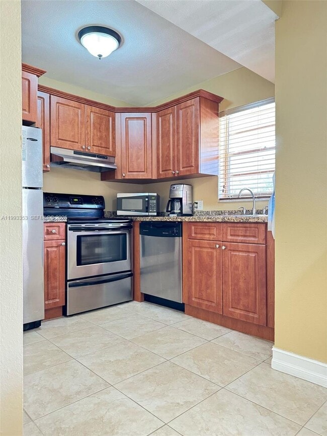 Building Photo - 1300 Moffett St Unit 306