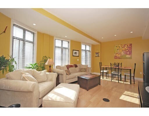 Building Photo - 424 Massachusetts Ave Unit 202 Rental