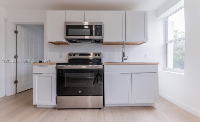 Photo - 709 SW 4th St Unit 7