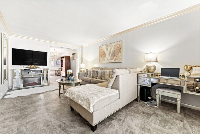 Photo - 1318 E 58th St Unit 1