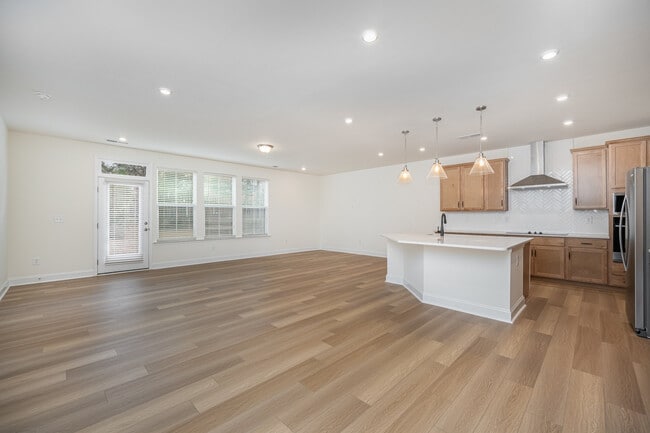 Photo - 6101 Mariemont Cir