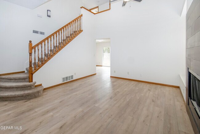 Photo - 929 Totonaca Ln