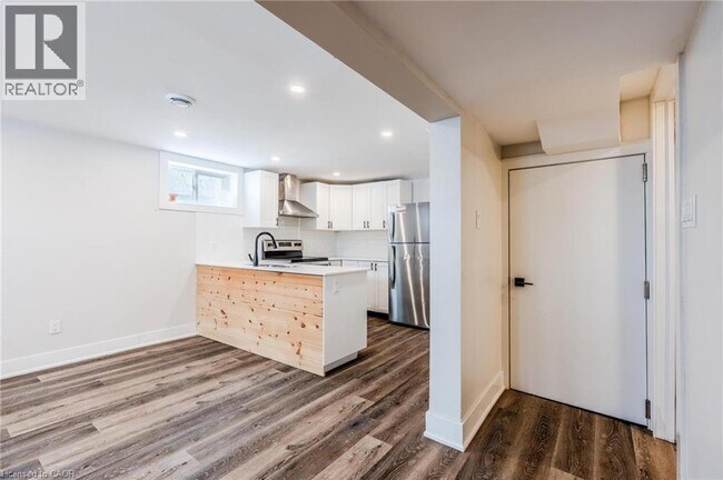 Photo - 16 Ronaldshay Ave