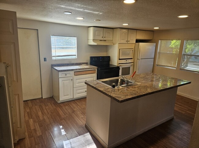 Photo - 13530 SW 7th Pl