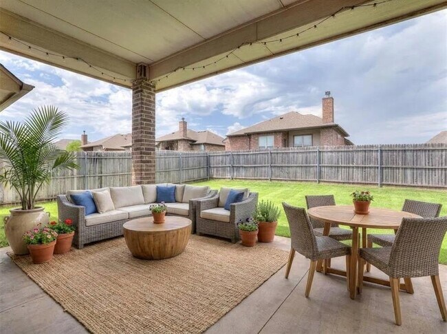 2409 Santa Monica St