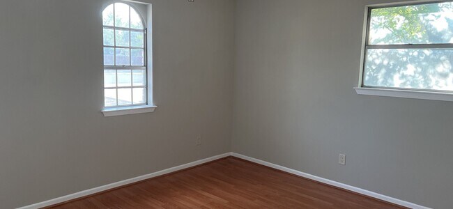 Photo - 3 bedroom 2 bathroom! HOUSING ACCEPTED!