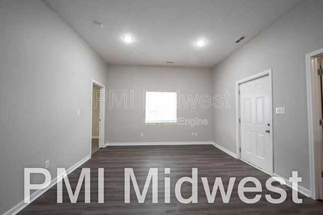 Photo - 925 N Sheffield Ave