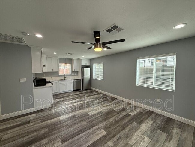 Photo - 805 W Yosemite Ave