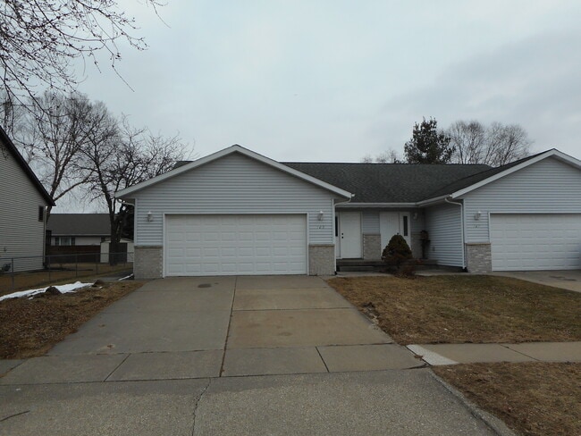 Photo - 125 Rosewood Ln S