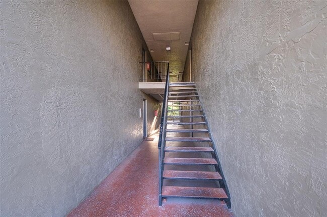 Photo - 305 Wymore Rd Unidad 203