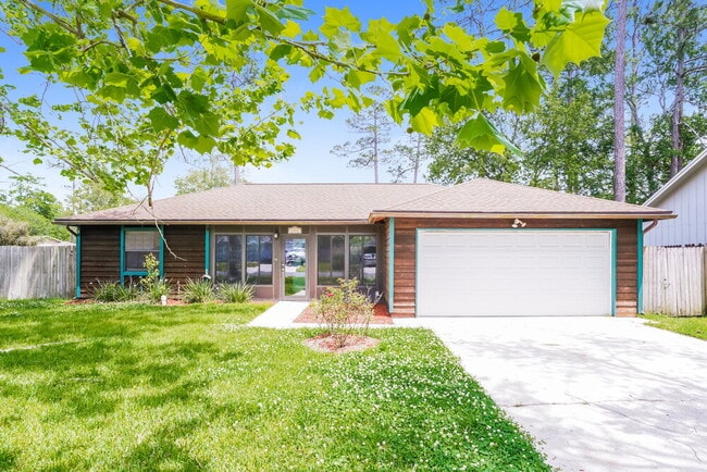 Building Photo - 1855 Sherwood Dr