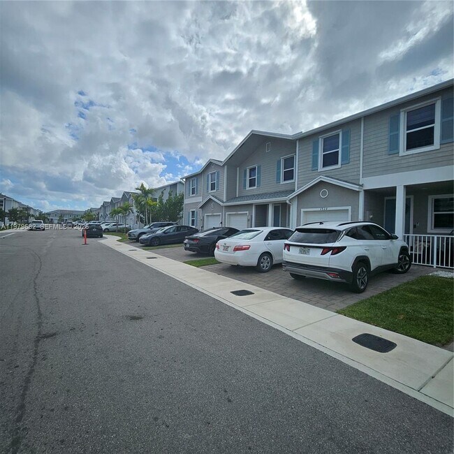 Photo - 1720 SE 9th Ave