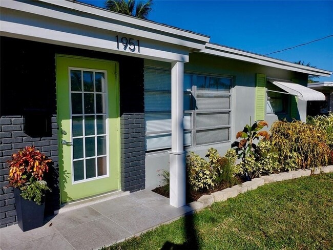 Building Photo - 1951 NW 33rd Ct