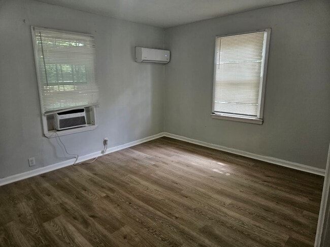 Photo - For Rent – 3 Bedroom / 1 Bathroom Home