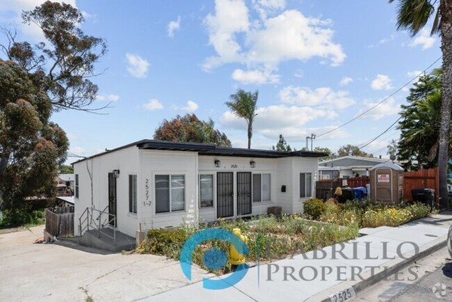 Building Photo - 2527 Tuberose St Unit 1 Rental