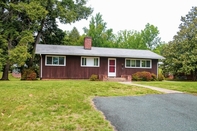 Building Photo - Comfortable Single-Family Living with All-... Rental